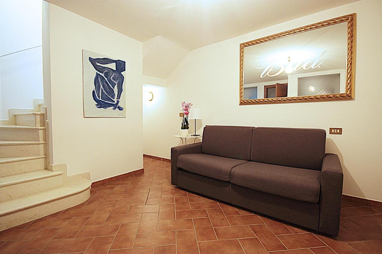 La Villa Degli Ulivi Soiano Del Lago Bagian luar foto